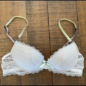 Victoria’s Secret Lightly Lined Plunge Lace Bra